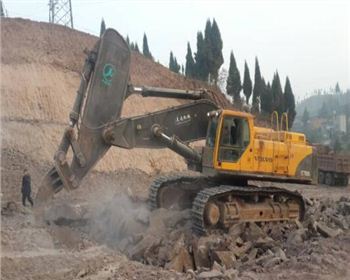 成都沃爾沃700LC改裝臂鉤機(jī)租賃