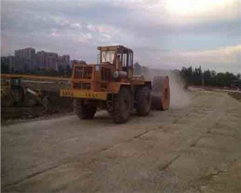 成都沖擊壓路機(jī)租賃客戶見(jiàn)證