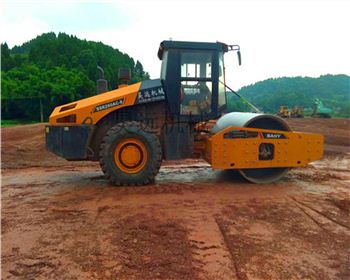 昊遠(yuǎn)三一26噸壓路機(jī)