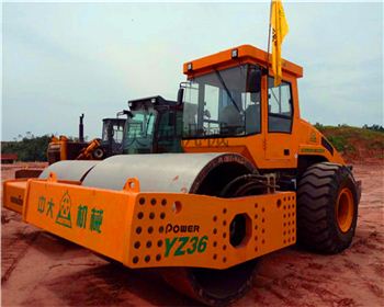 成都壓路機(jī)租賃公司