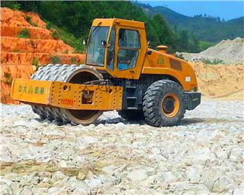 成都壓路機(jī)租賃