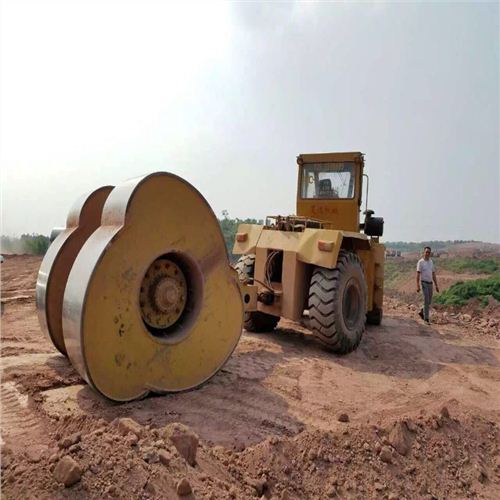 公路鐵路施工中為什么廣泛使用昊遠(yuǎn)機(jī)械沖擊式壓路機(jī)進(jìn)行沖擊補(bǔ)強(qiáng)壓實(shí)？