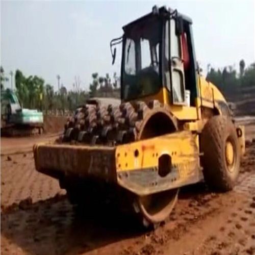 壓路機(jī)進(jìn)行清洗時(shí)需要注意哪些事項(xiàng)？